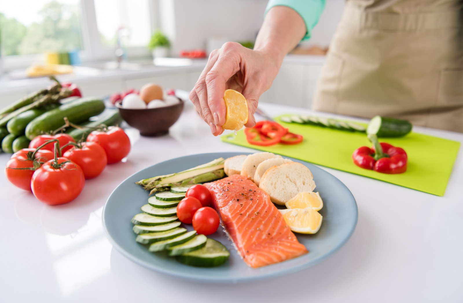 A close-up image of a plate filled with salmon and vegetables, demonstrating the Mediterranean Diet for cognitive health.